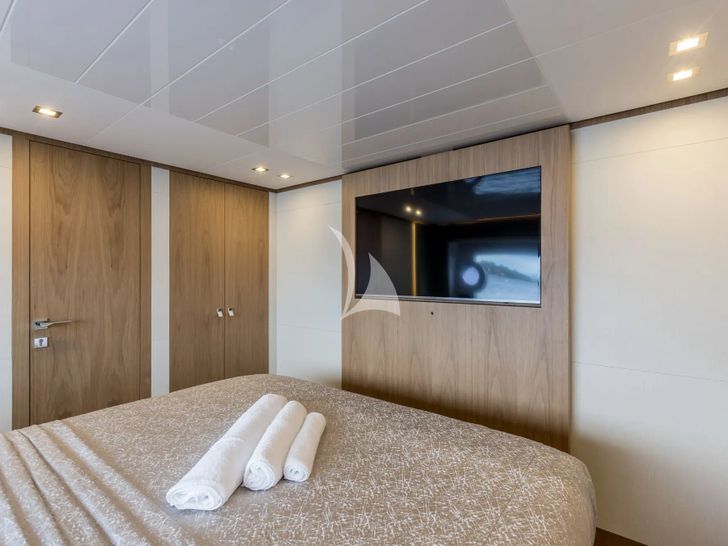 KATARIINA XO Ferretti 960 - VIP cabin 2 bed and TV KATARIINA XO Ferretti 960 - VIP cabin 2 bed and TV