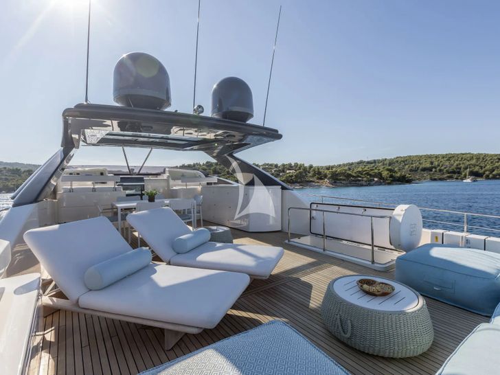 KATARIINA XO Ferretti 960 - flybridge lounging and bronzing area KATARIINA XO Ferretti 960 - flybridge lounging and bronzing area