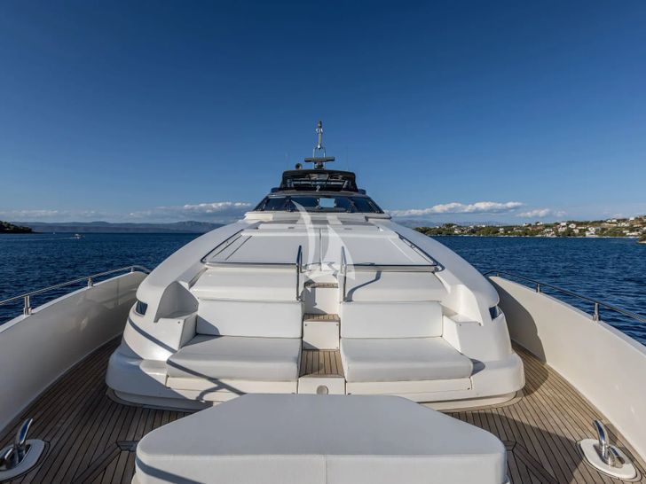 KATARIINA XO Ferretti 960 - foredeck KATARIINA XO Ferretti 960 - foredeck