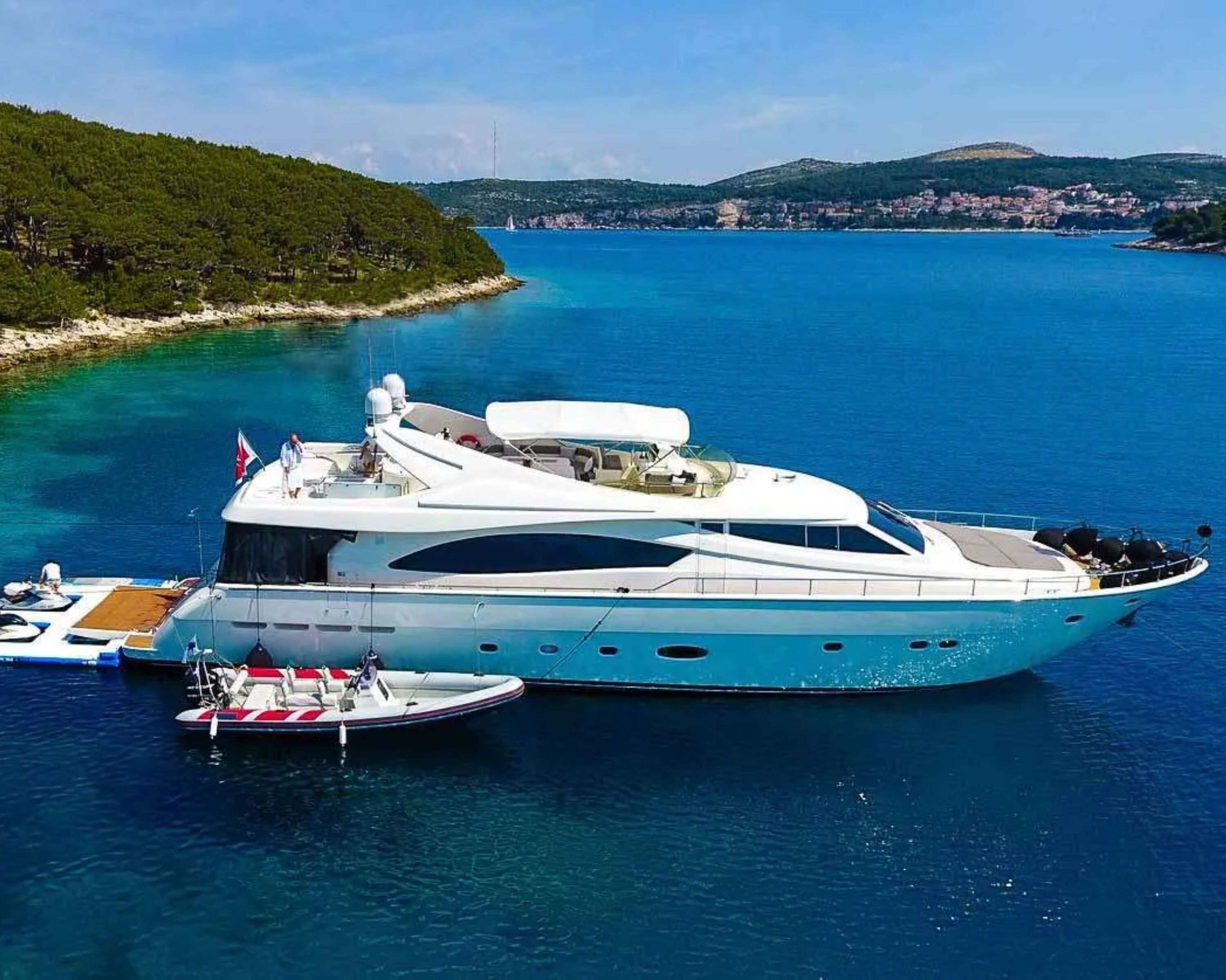 MISS KATARIINA Ferretti 880 - anchored