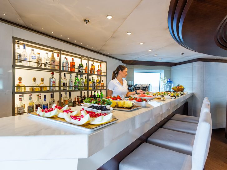 KATINA Brodosplit 60m - indoor bar KATINA Brodosplit 60m - indoor bar