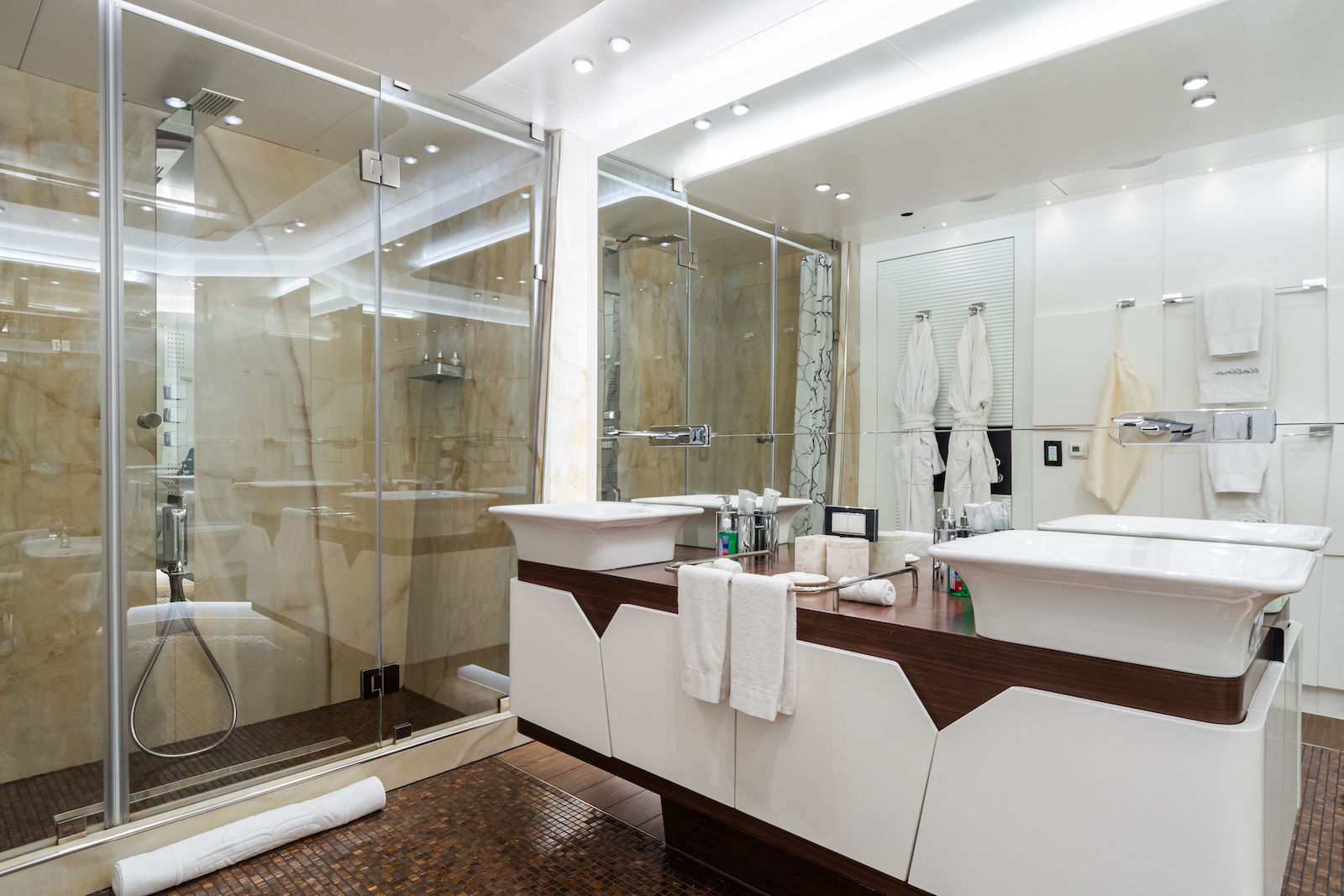 KATINA Brodosplit 60m - master cabin bathroom