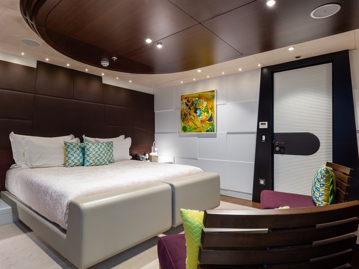 KATINA Brodosplit 60m - master cabin bed KATINA Brodosplit 60m - master cabin bed