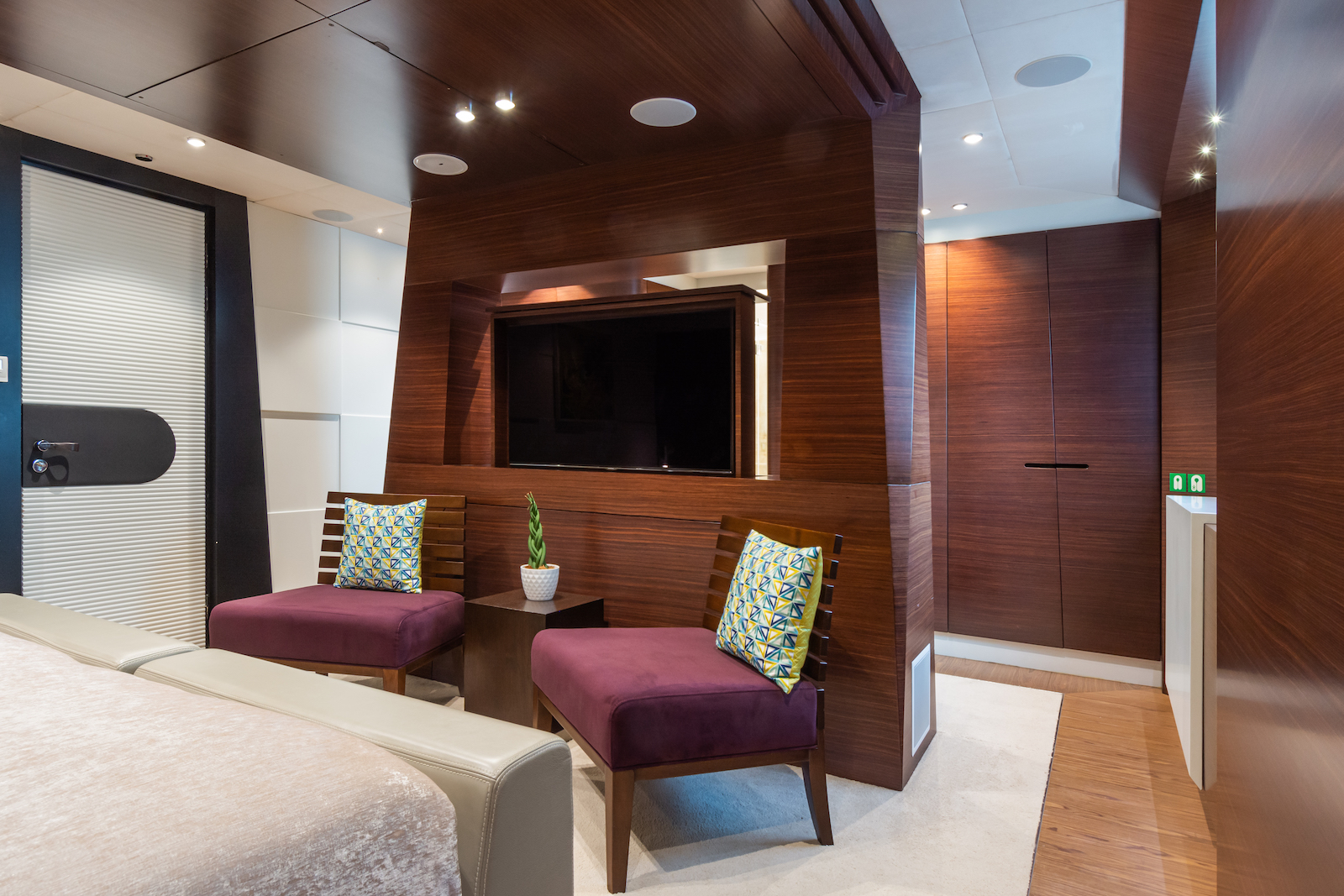 KATINA Brodosplit 60m - master cbain TV lounge