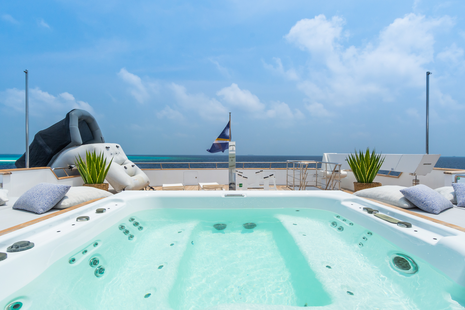 KATINA Brodosplit 60m - sky deck jacuzzi