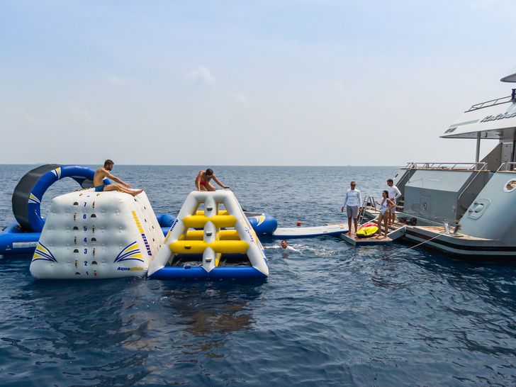 KATINA Brodosplit 60m - water toys KATINA Brodosplit 60m - water toys