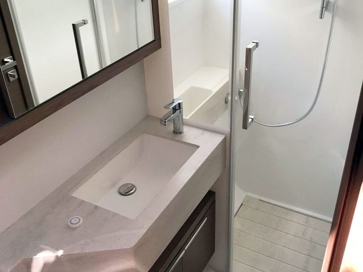 KATKA Lagoon 50 - cabin 2 bathroom KATKA Lagoon 50 - cabin 2 bathroom