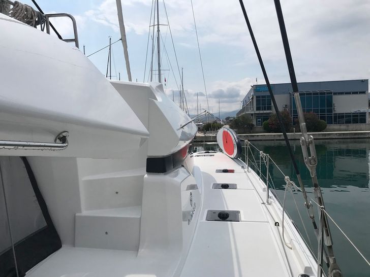 KATKA Lagoon 50 - side walkway KATKA Lagoon 50 - side walkway