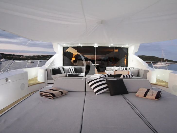 KAWAI Mangusta 92 - aft deck sun bed KAWAI Mangusta 92 - aft deck sun bed