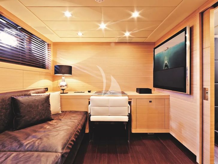KAWAI Mangusta 92 - master cabin office KAWAI Mangusta 92 - master cabin office