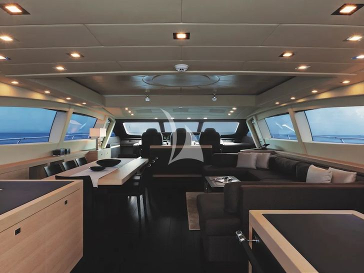 KAWAI Mangusta 92 - saloon and dining area KAWAI Mangusta 92 - saloon and dining area
