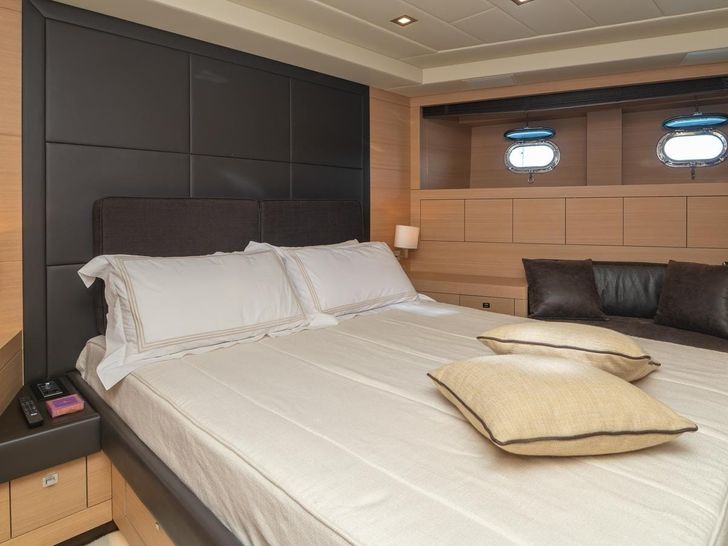 KAWAI Mangusta 92 - VIP cabin bed and couch KAWAI Mangusta 92 - VIP cabin bed and couch