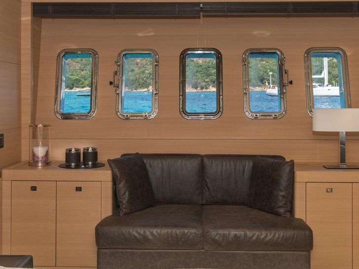 KAWAI Mangusta 92 - master cabin couch KAWAI Mangusta 92 - master cabin couch