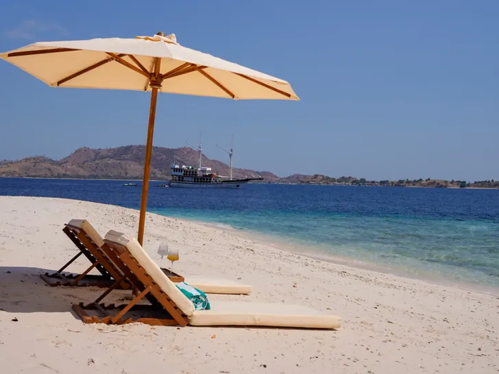 KAYRA Phinisi 38m - beach set up KAYRA Phinisi 38m - beach set up