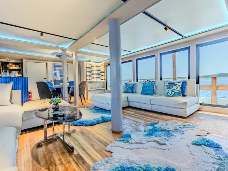 KAYRA Phinisi 38m - main saloon KAYRA Phinisi 38m - main saloon