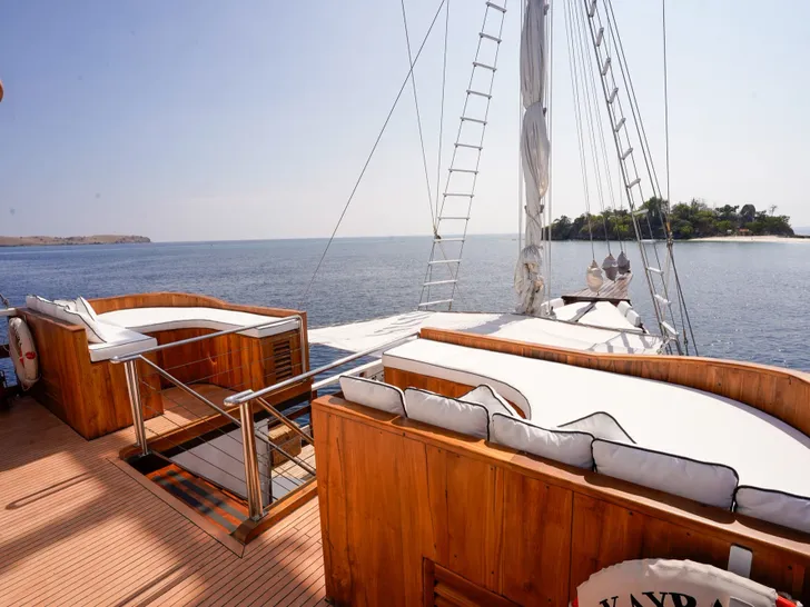 KAYRA Phinisi 38m - sky deck balcony KAYRA Phinisi 38m - sky deck balcony