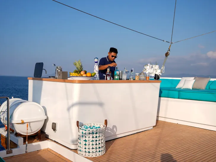 KAYRA Phinisi 38m - sundeck bar KAYRA Phinisi 38m - sundeck bar