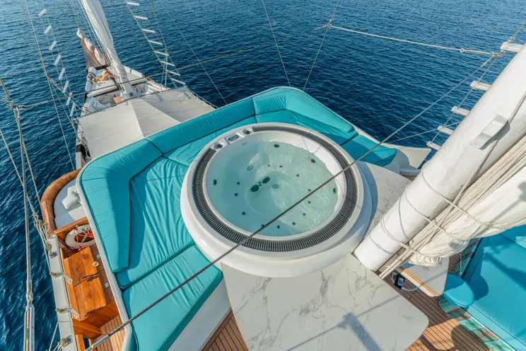 Charter Yacht KAYRA - Phinisi 38m - 4 Cabins - Labuan Bajo - Komodo - Indonesia