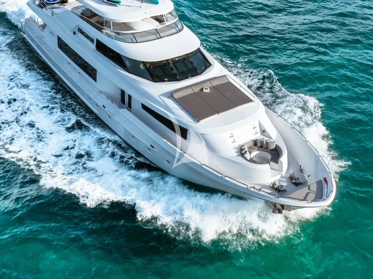 KEMOSABE Westport 112 - cruising bow view aerial shot KEMOSABE Westport 112 - cruising bow view aerial shot