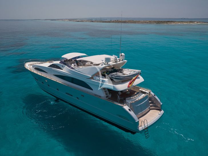 KIAWAH II Astondoa 95 GLX - anchored stern view KIAWAH II Astondoa 95 GLX - anchored stern view