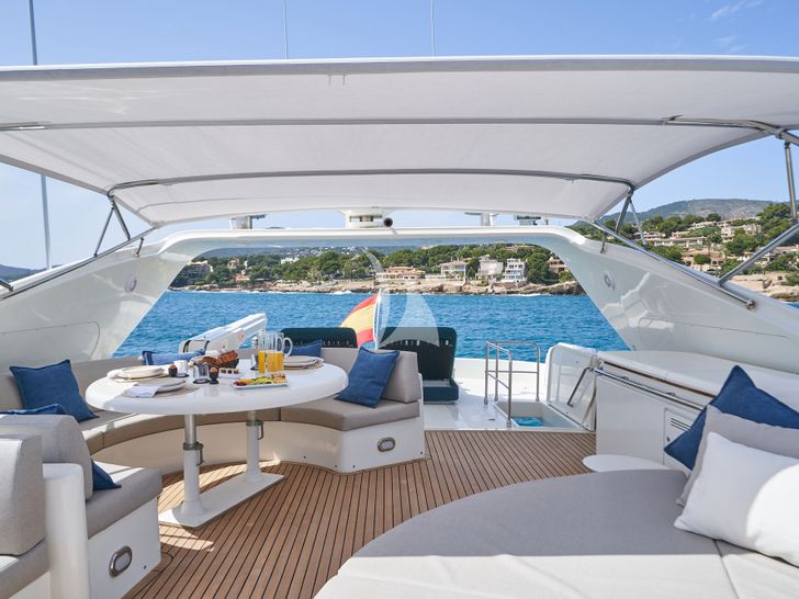 KIAWAH II Astondoa 95 GLX - flybridge seating and sun beds KIAWAH II Astondoa 95 GLX - flybridge seating and sun beds