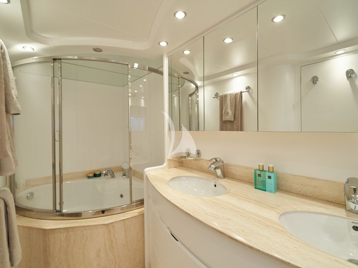 KIAWAH II Astondoa 95 GLX - master cabin bathroom KIAWAH II Astondoa 95 GLX - master cabin bathroom