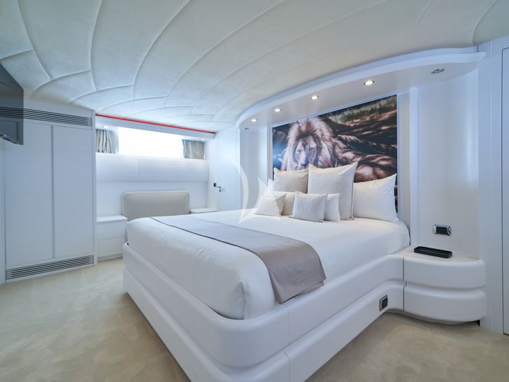 KIAWAH II Astondoa 95 GLX - master cabin bed KIAWAH II Astondoa 95 GLX - master cabin bed