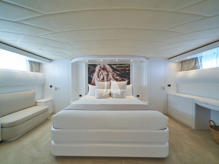 KIAWAH II Astondoa 95 GLX - master cabin KIAWAH II Astondoa 95 GLX - master cabin