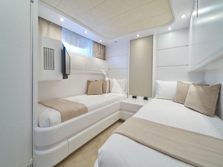 KIAWAH II Astondoa 95 GLX - twin cabin 1 KIAWAH II Astondoa 95 GLX - twin cabin 1