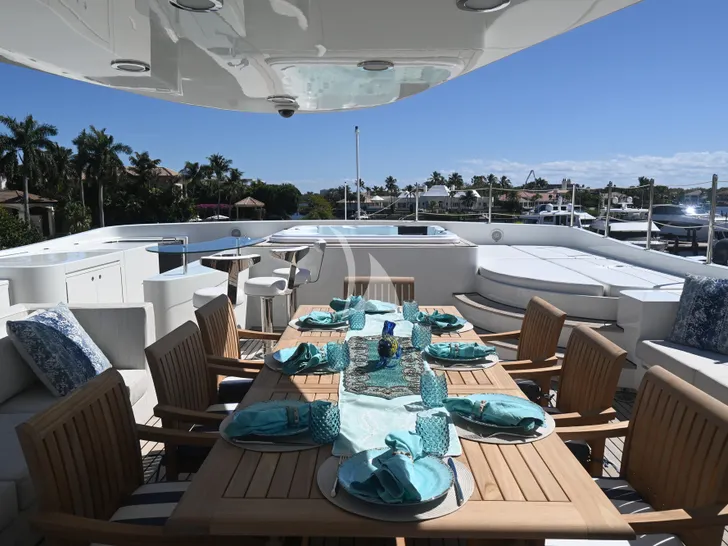 KIMBERLIE IAG 127 - flybridge dining area and jacuzzi KIMBERLIE IAG 127 - flybridge dining area and jacuzzi