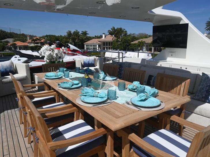 KIMBERLIE IAG 127 - flybridge dining area KIMBERLIE IAG 127 - flybridge dining area