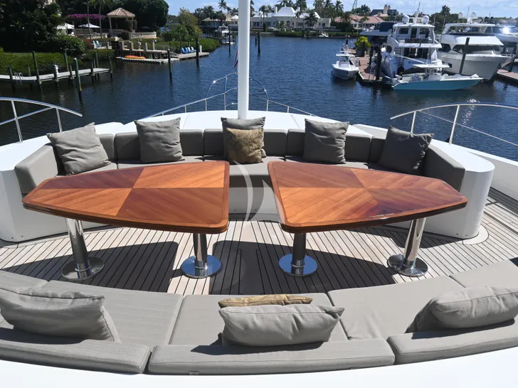 KIMBERLIE IAG 127 - foredeck lounge KIMBERLIE IAG 127 - foredeck lounge