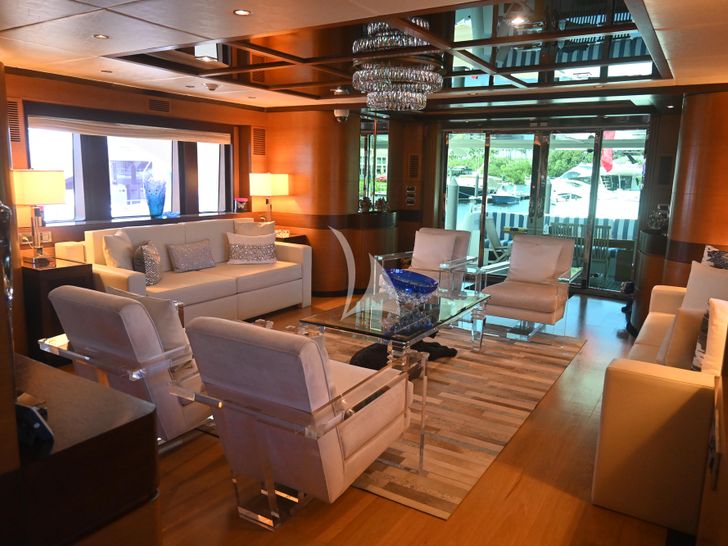 KIMBERLIE IAG 127 - main saloon seating KIMBERLIE IAG 127 - main saloon seating