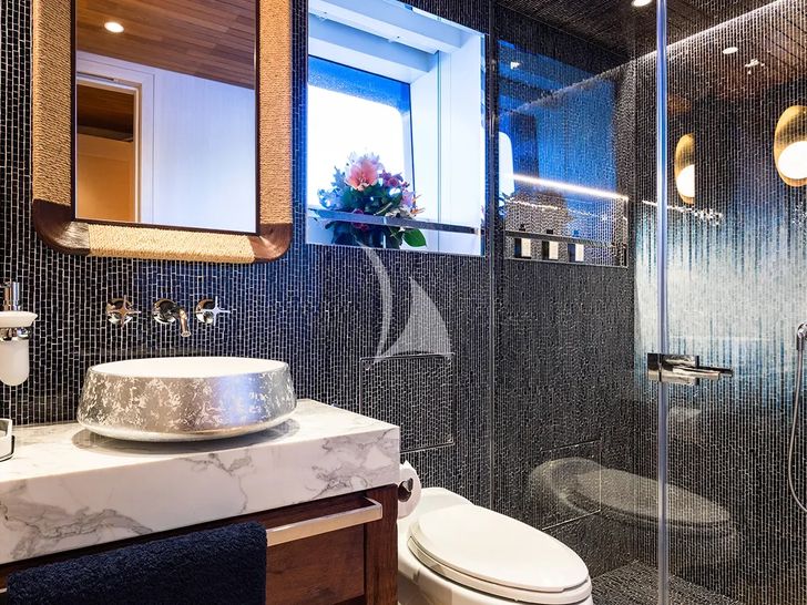 KING BENJI Dunya Custom Yacht 47m - VIP cabin 1 bathroom KING BENJI Dunya Custom Yacht 47m - VIP cabin 1 bathroom