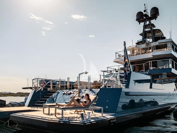 KING BENJI Dunya Custom Yacht 47m - elegant aft KING BENJI Dunya Custom Yacht 47m - elegant aft