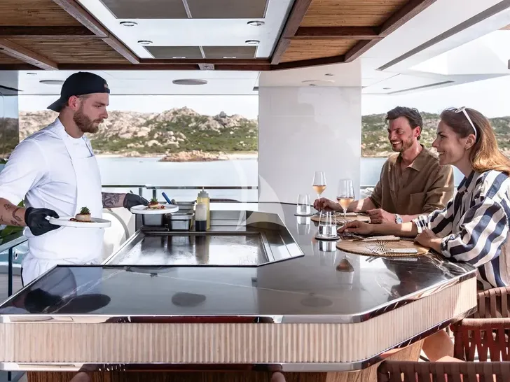 KING BENJI Dunya Custom Yacht 47m - teppanyaki bar KING BENJI Dunya Custom Yacht 47m - teppanyaki bar