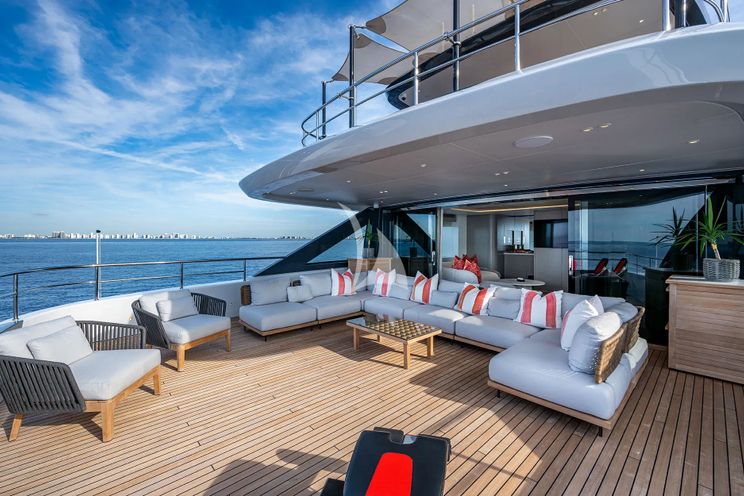 Charter Yacht KINGS LAIR - Benetti Oasis 34m - 5 Cabins - Nassau - Exumas - Bahamas