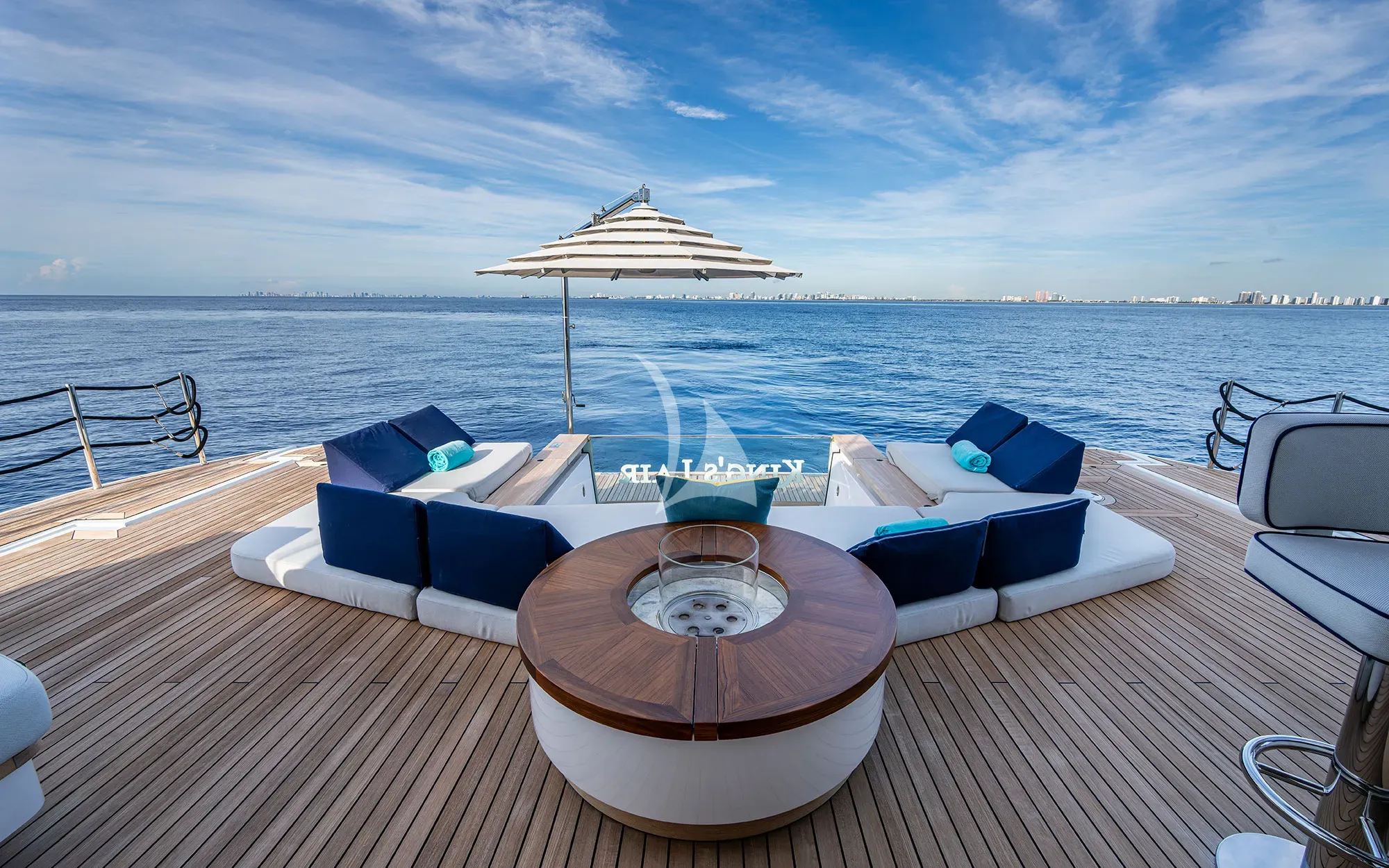 Charter Yacht KINGS LAIR - Benetti Oasis 34m - 5 Cabins - Nassau - Exumas - Bahamas