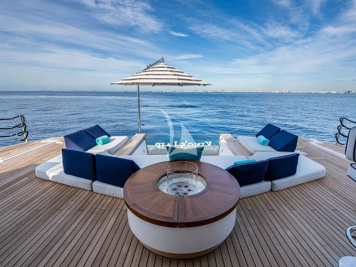 KINGS LAIR Benetti Jacuzzi KINGS LAIR Benetti Jacuzzi