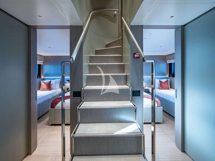 KINGS LAIR Benetti Lower KINGS LAIR Benetti Lower