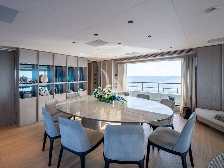 KINGS LAIR Benetti Main Dining 1 KINGS LAIR Benetti Main Dining 1