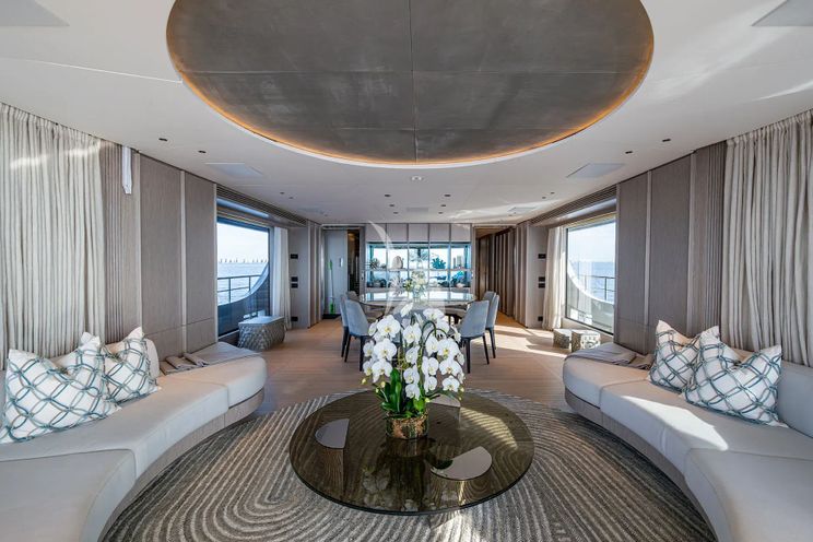 Charter Yacht KINGS LAIR - Benetti Oasis 34m - 5 Cabins - Nassau - Exumas - Bahamas