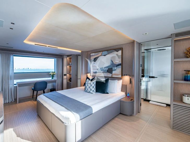 KINGS LAIR Benetti Master 1 KINGS LAIR Benetti Master 1