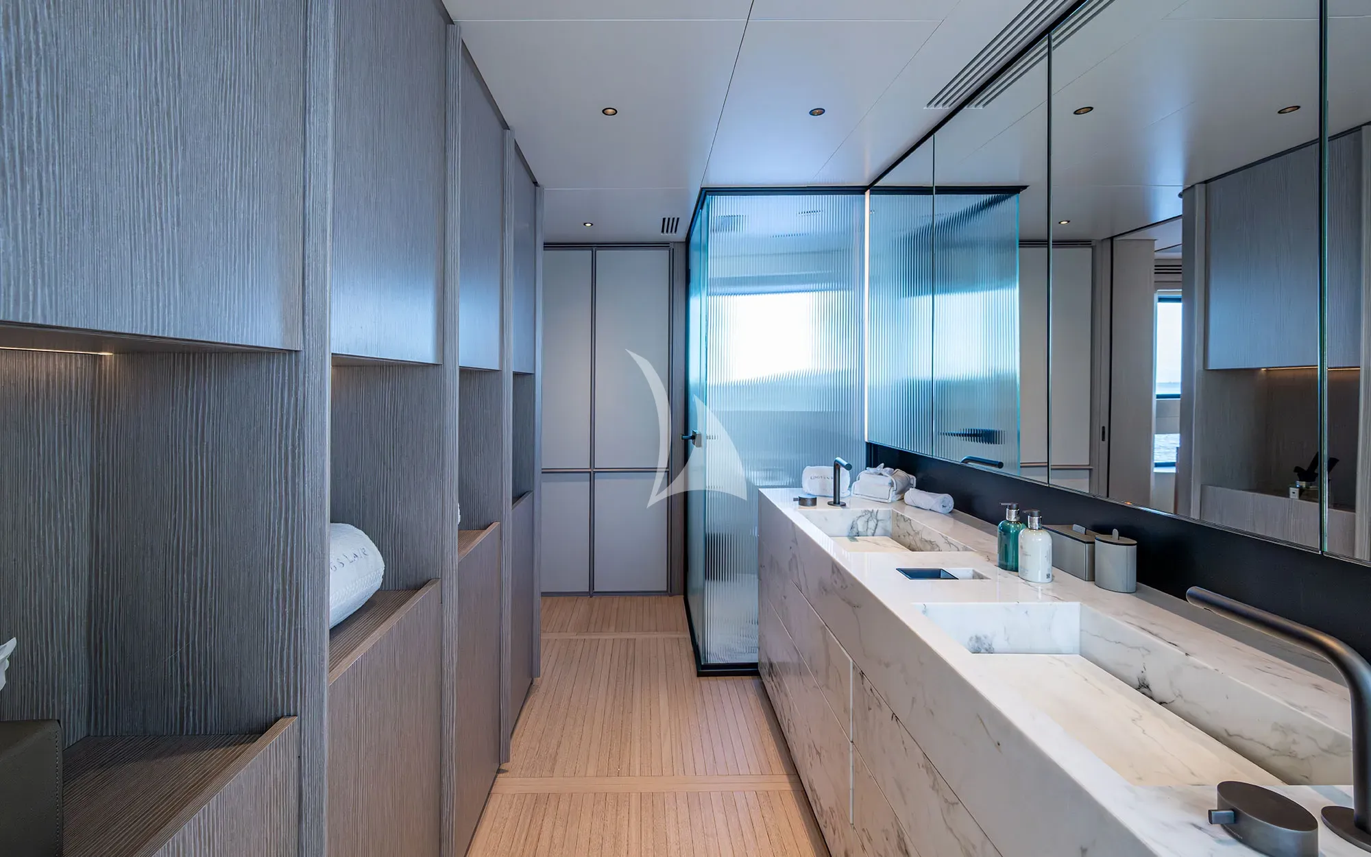 Charter Yacht KINGS LAIR - Benetti Oasis 34m - 5 Cabins - Nassau - Exumas - Bahamas