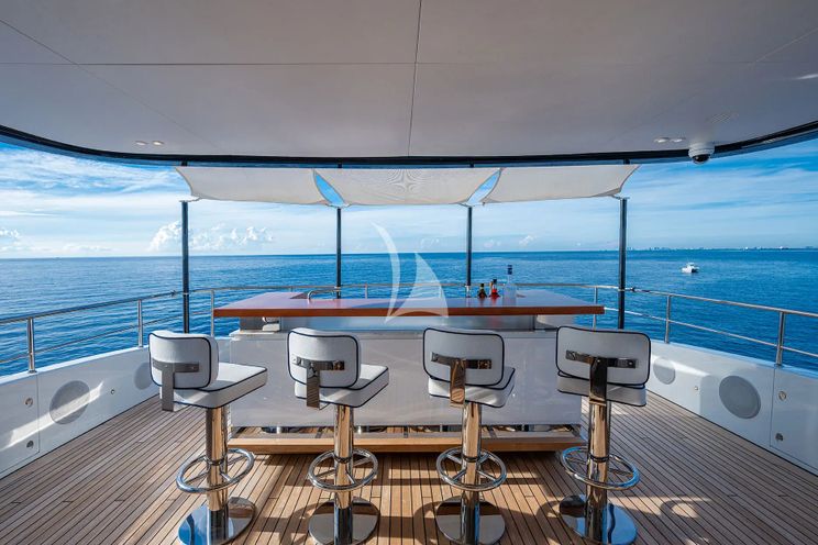 Charter Yacht KINGS LAIR - Benetti Oasis 34m - 5 Cabins - Nassau - Exumas - Bahamas