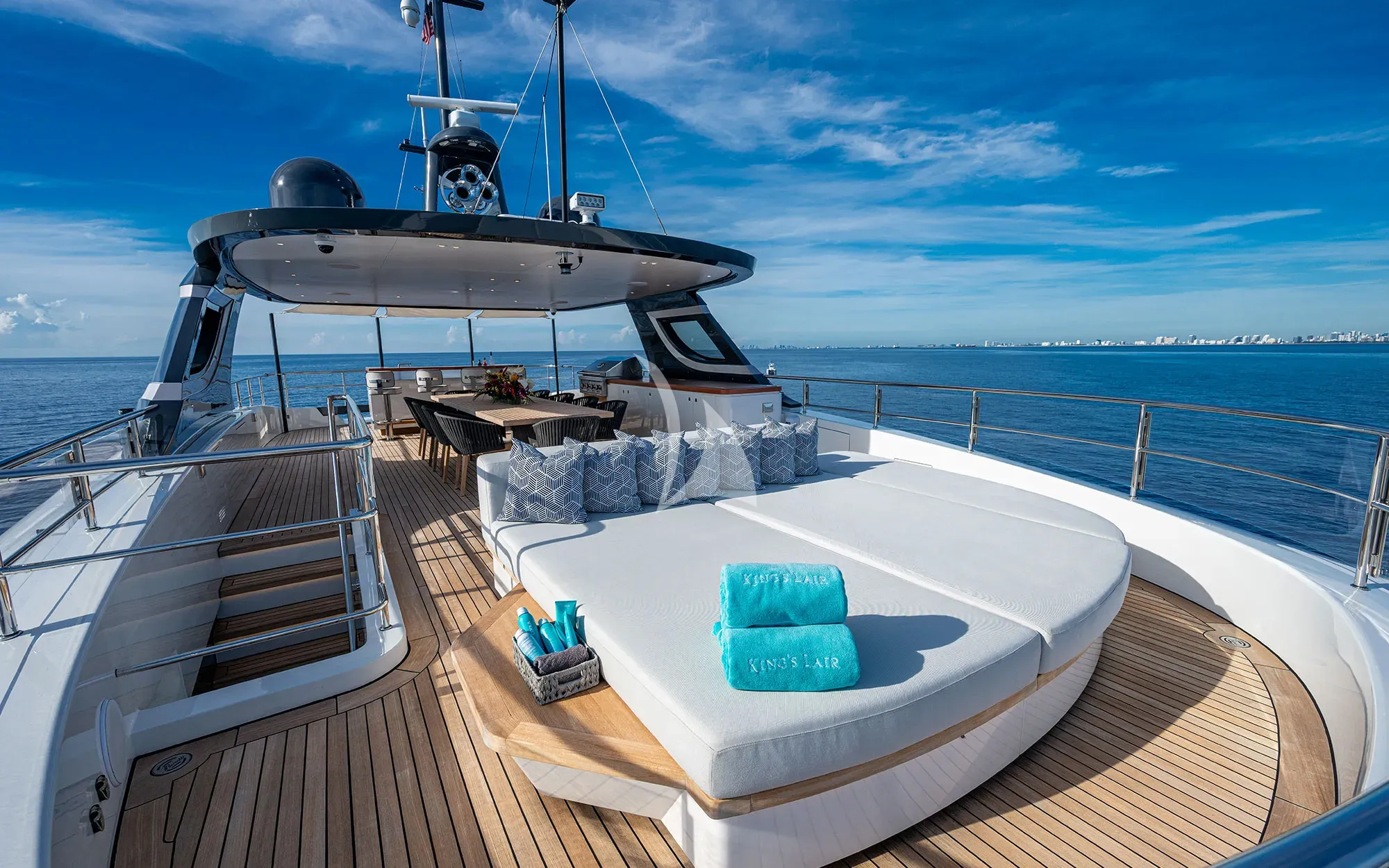 Charter Yacht KINGS LAIR - Benetti Oasis 34m - 5 Cabins - Nassau - Exumas - Bahamas