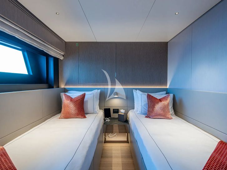 KINGS LAIR Benetti Twin KINGS LAIR Benetti Twin