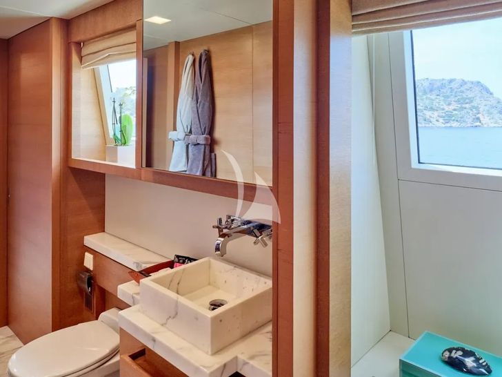 KINTARO Cantieri di Pisa Akhir 125 - VIP cabin 1 bathroom KINTARO Cantieri di Pisa Akhir 125 - VIP cabin 1 bathroom