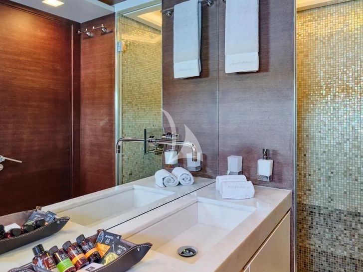 KINTARO Cantieri di Pisa Akhir 125 - VIP cabin 2 bathroom KINTARO Cantieri di Pisa Akhir 125 - VIP cabin 2 bathroom