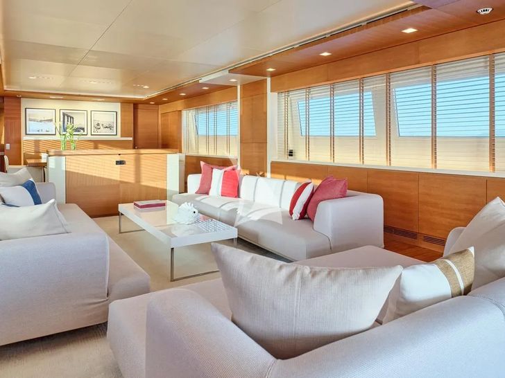 KINTARO Cantieri di Pisa Akhir 125 - saloon KINTARO Cantieri di Pisa Akhir 125 - saloon